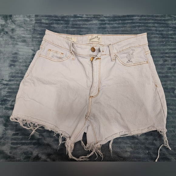 Womens universal thread light wash cut off shorts! - Picture 1 of 7